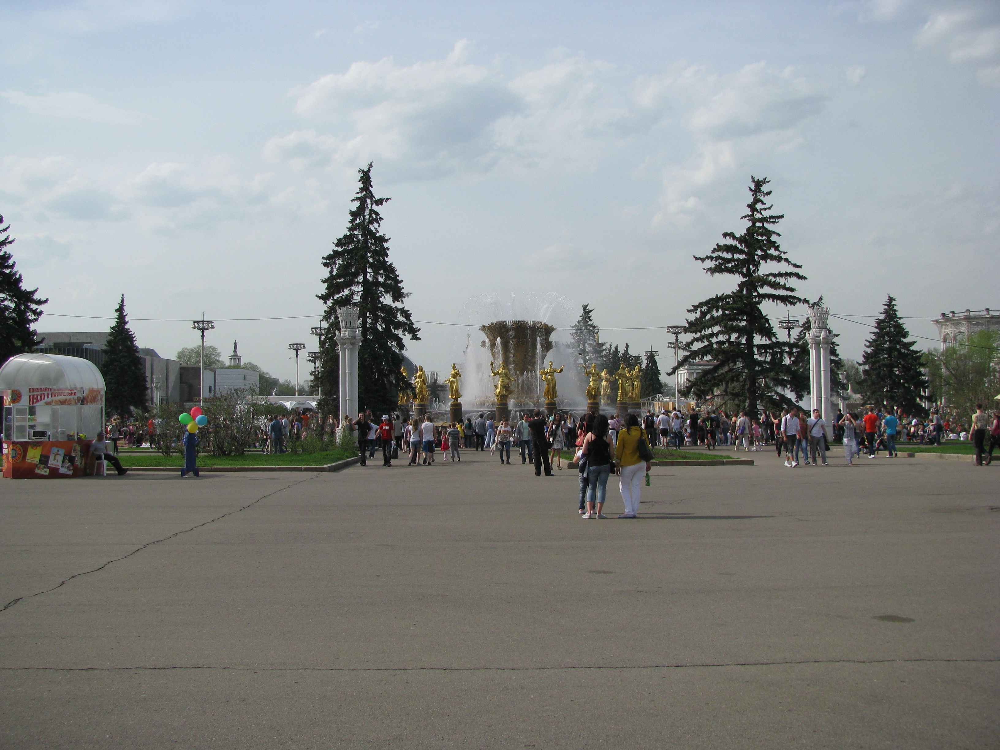 Fountain with gilded statues
